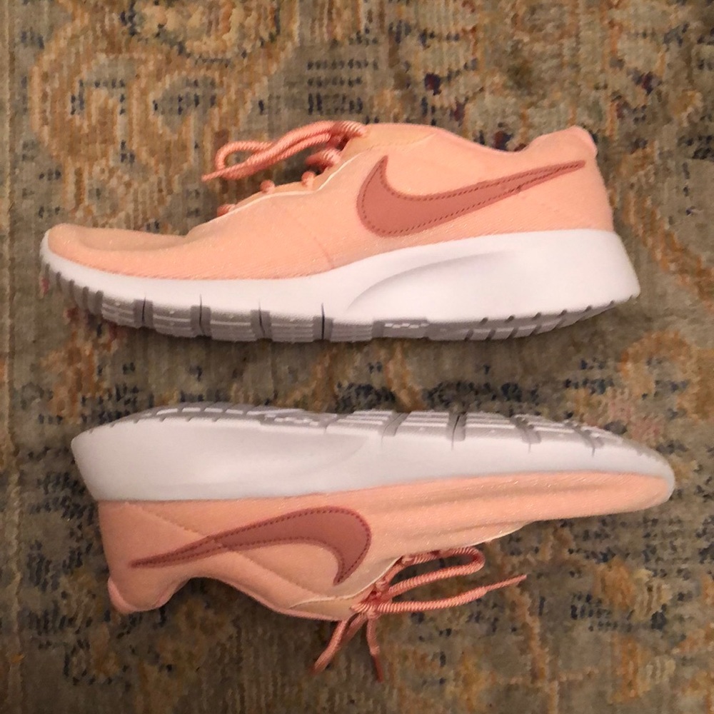 Girls Nike Tennis Shoes